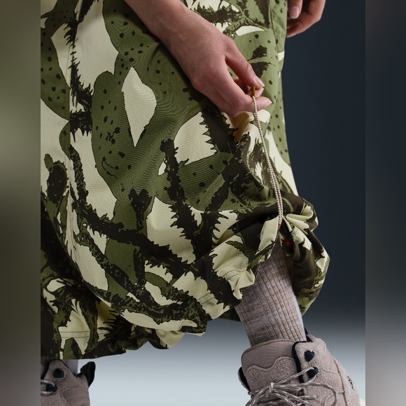 Women's Nike ACG Zip Smith Summit AOP Skirt - Picture 4 of 16